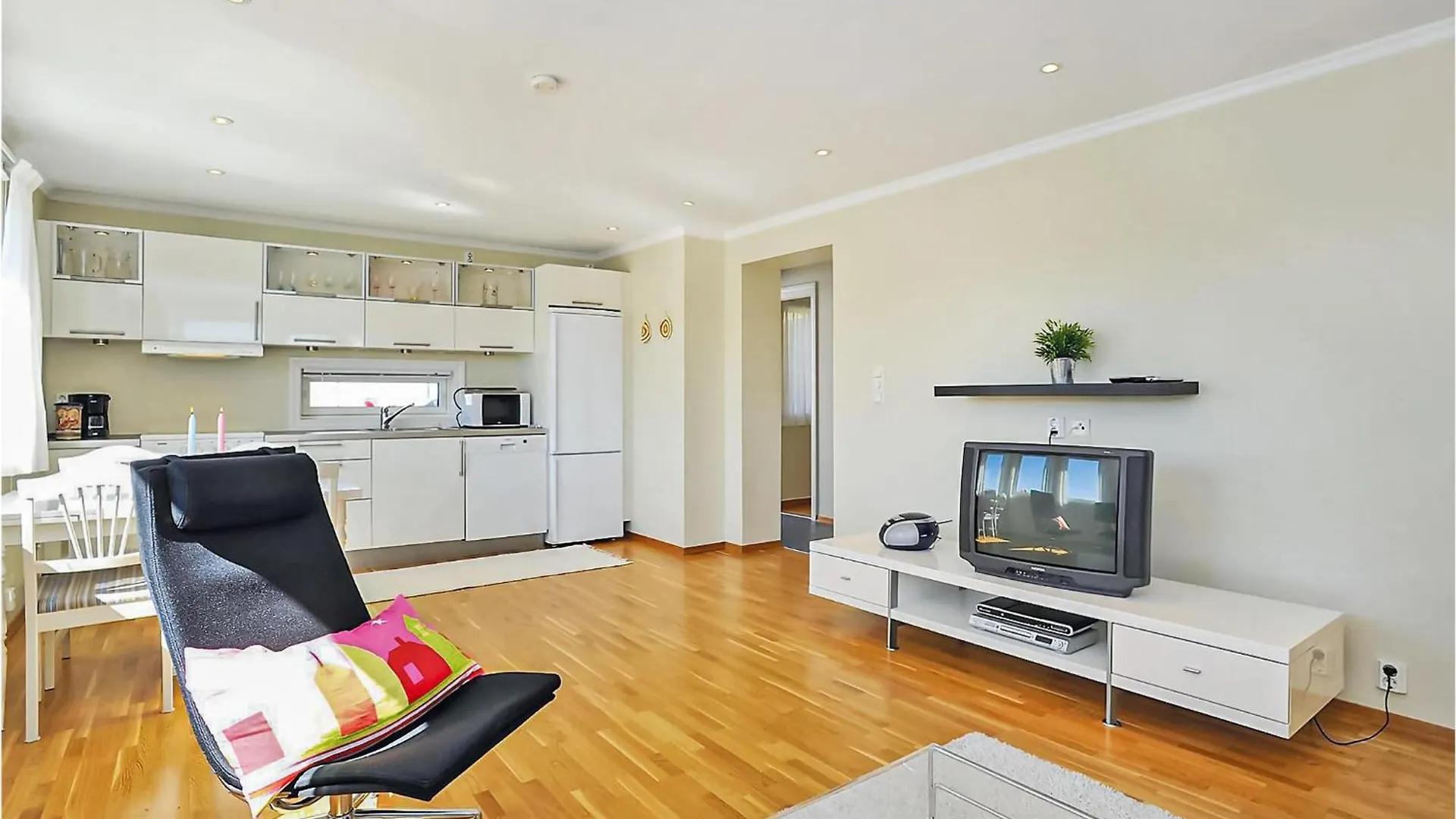 Cozy Apartment In Straumsgrend With Kitchen Bergen